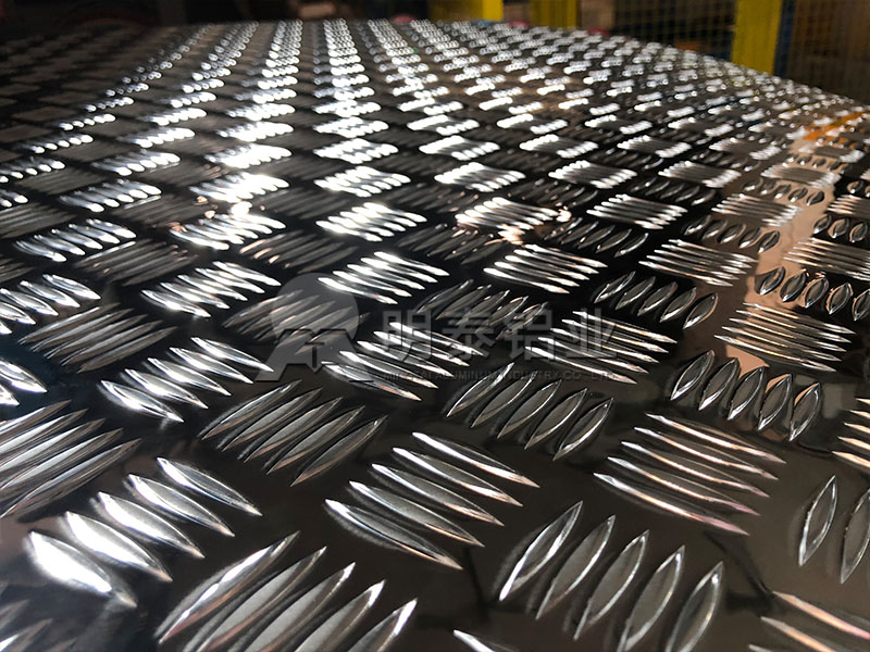 明泰鋁業(yè)花紋鋁板分類有哪些？五條筋花紋板價格多少？