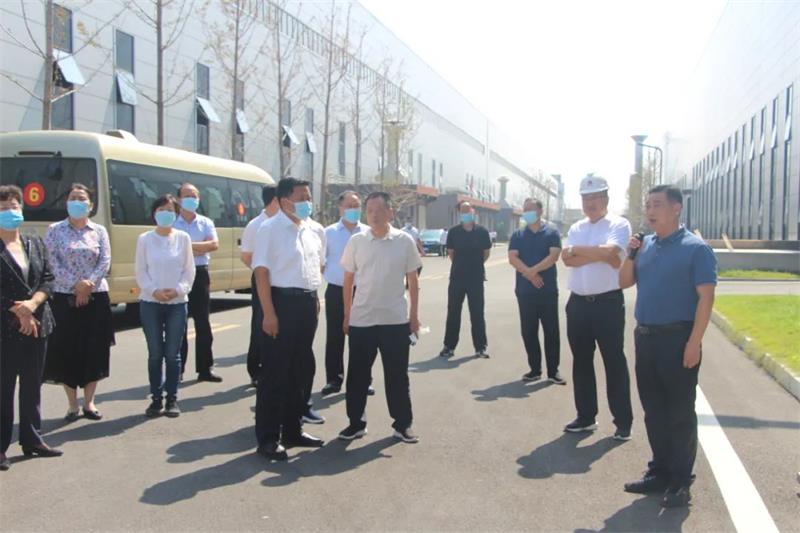 鞏義市上半年重點項目觀摩團到義瑞新材觀摩調研